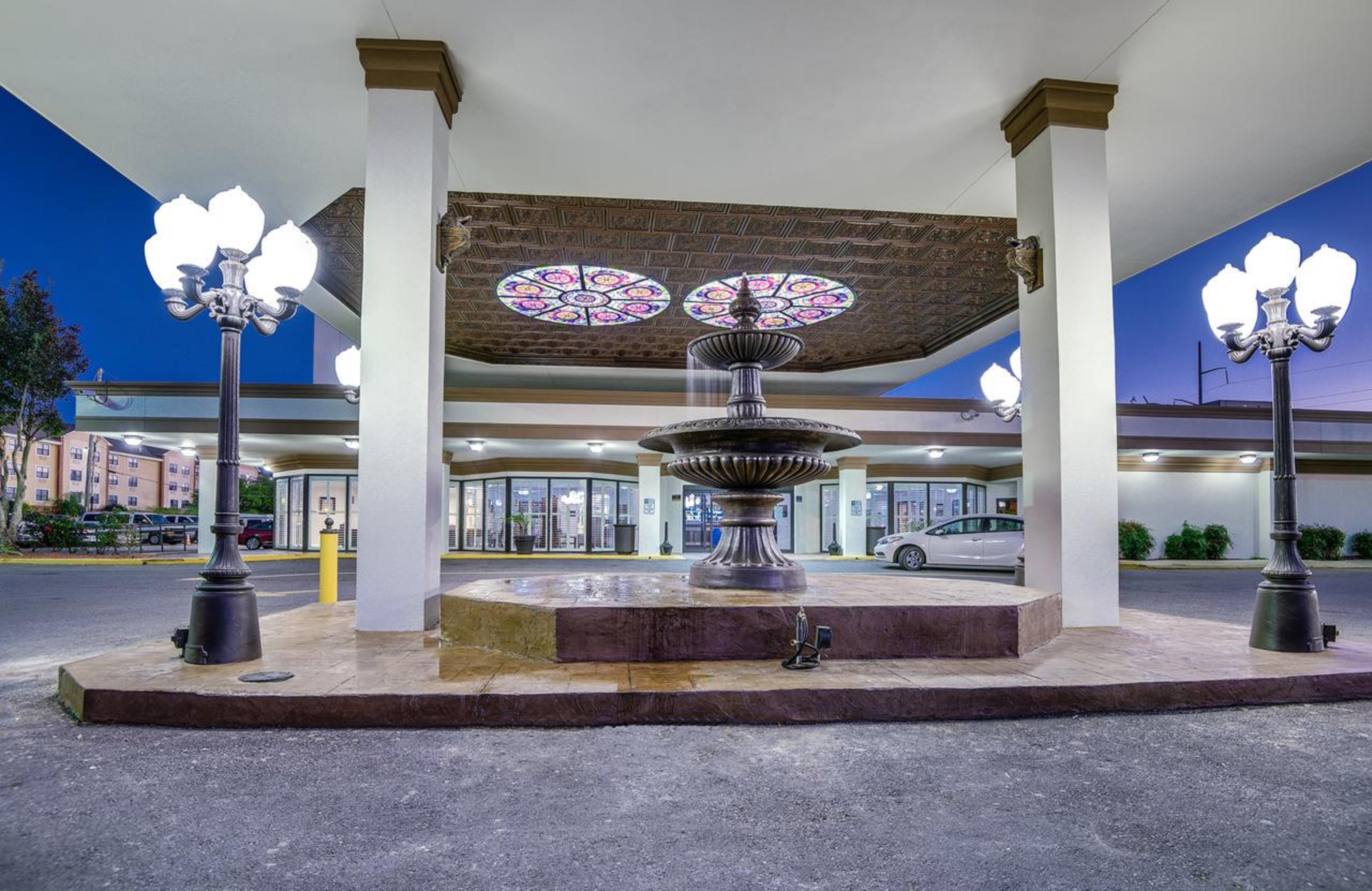 Ramada By Wyndham Metairie New Orleans Airport Hotel Exterior photo