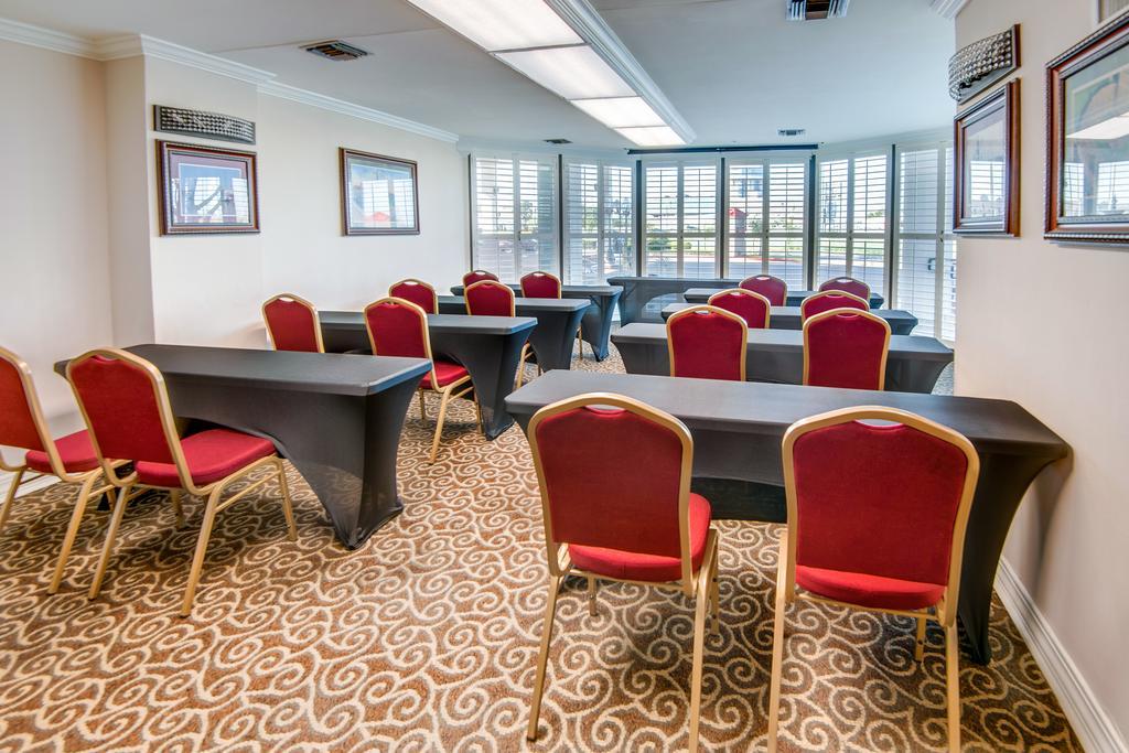 Ramada By Wyndham Metairie New Orleans Airport Hotel Exterior photo