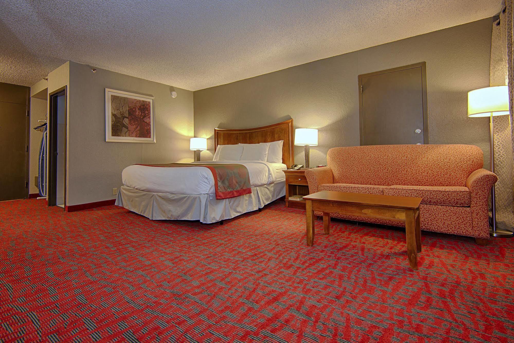 Ramada By Wyndham Metairie New Orleans Airport Hotel Exterior photo