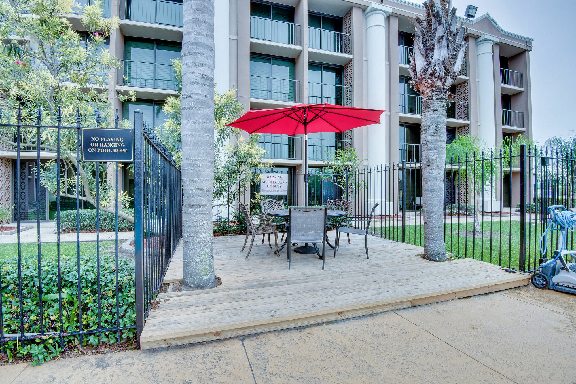 Ramada By Wyndham Metairie New Orleans Airport Hotel Exterior photo