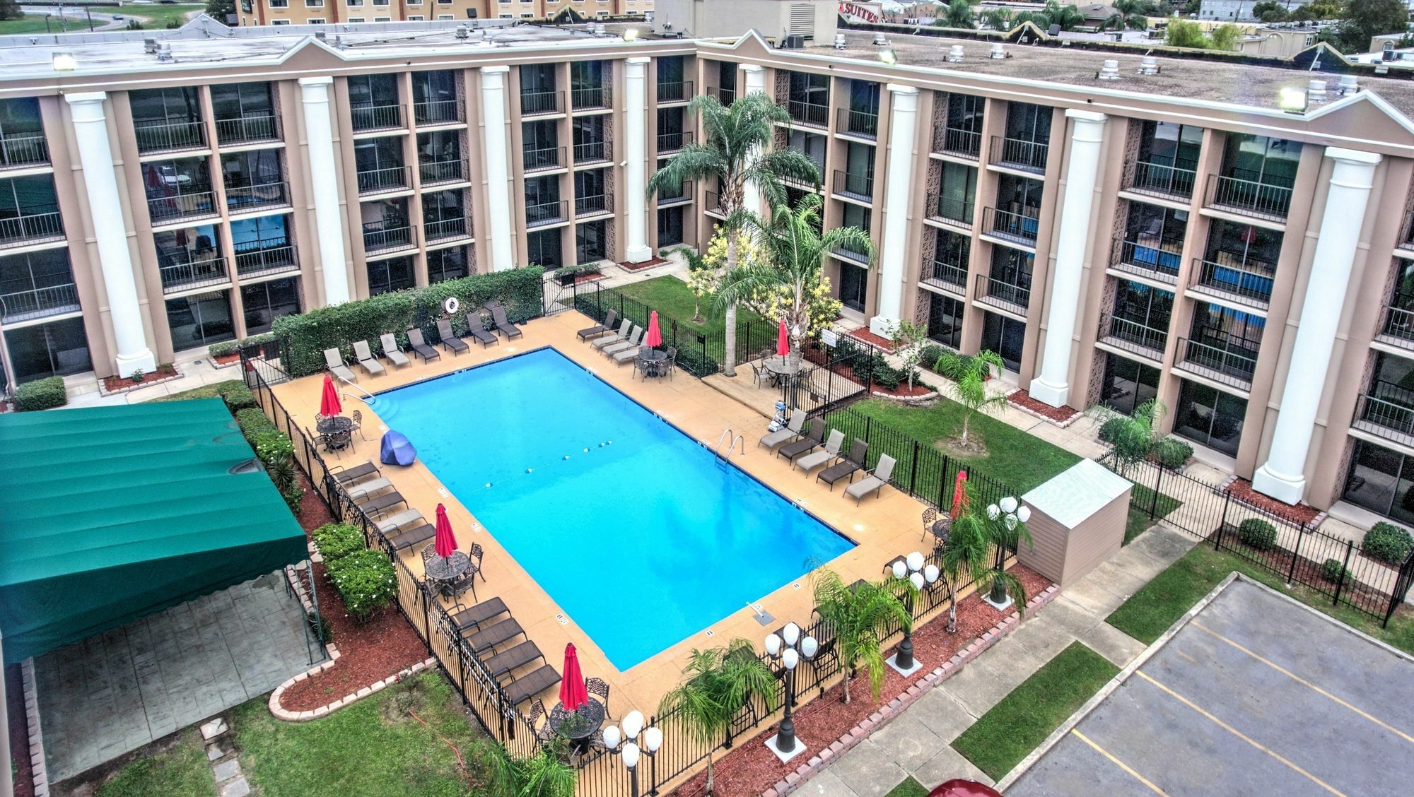 Ramada By Wyndham Metairie New Orleans Airport Hotel Exterior photo