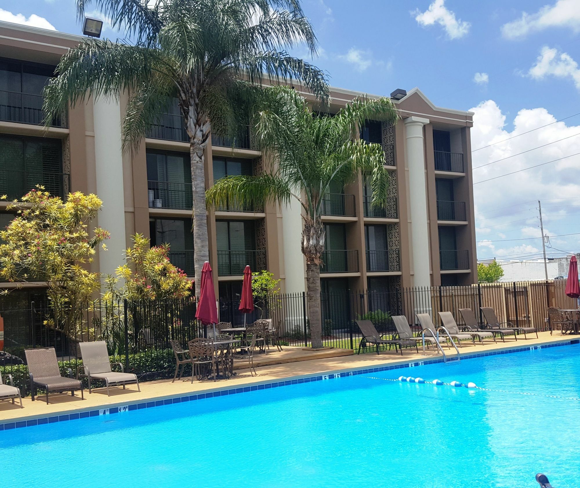 Ramada By Wyndham Metairie New Orleans Airport Hotel Exterior photo